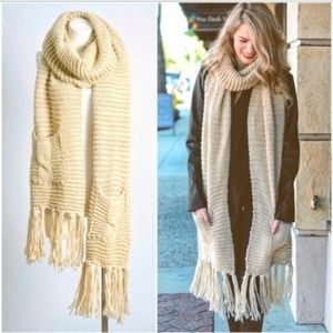 polly // chunky knit pocket scarf in beige cream